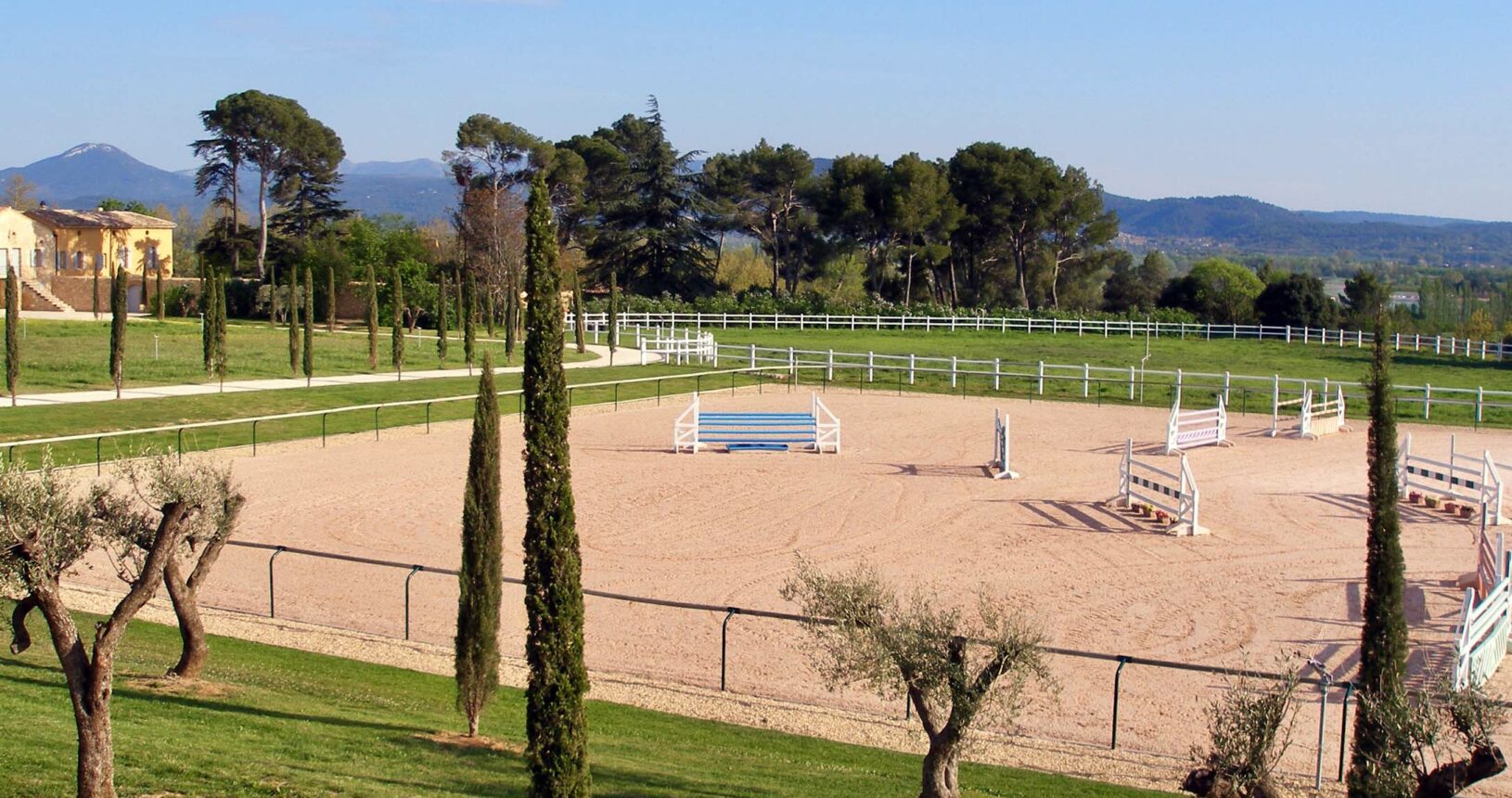 Vue des écuries du Haras de Castellane